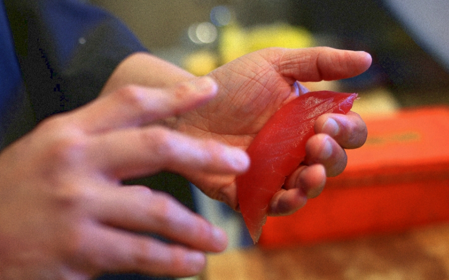 握りたての美味しさを閉じ込め、ご自宅でも本格的なお寿司を楽しめます。